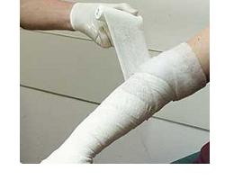 BENDA MEDICATA ELASTICA PRONTOZINK CUM CON OSSIDO DI ZINCO 10X500CM - Farmacia Del Monaco