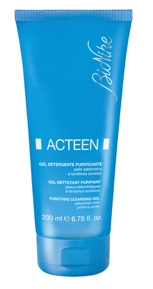 AKNET GEL DETERGENTE PURIFICANTE 200 ML - Farmacia Del Monaco