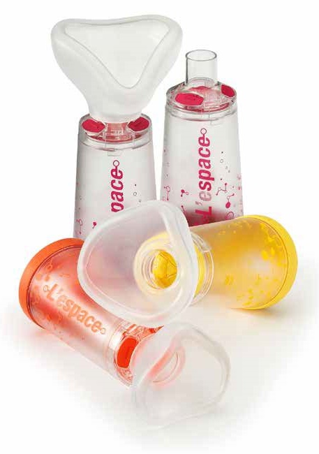 CAMERA DISTANZIATRICE PER EROGATORI SPRAY PREDOSATI L'ESPACE 220ML PER ADULTI SPAZIO MORTO 88ML CON MASCHERA VALVOLA INSPIRAZIONE 2 VALVOLE ESPIRAZIONE CODICE COLORE MAGENTA - Farmacia Del Monaco