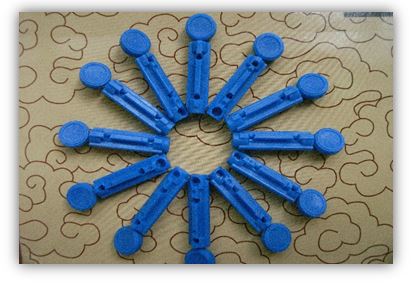 LANCETTE PUNGIDITO WELLION LANCET GAUGE 28 25 PEZZI - Farmacia Del Monaco